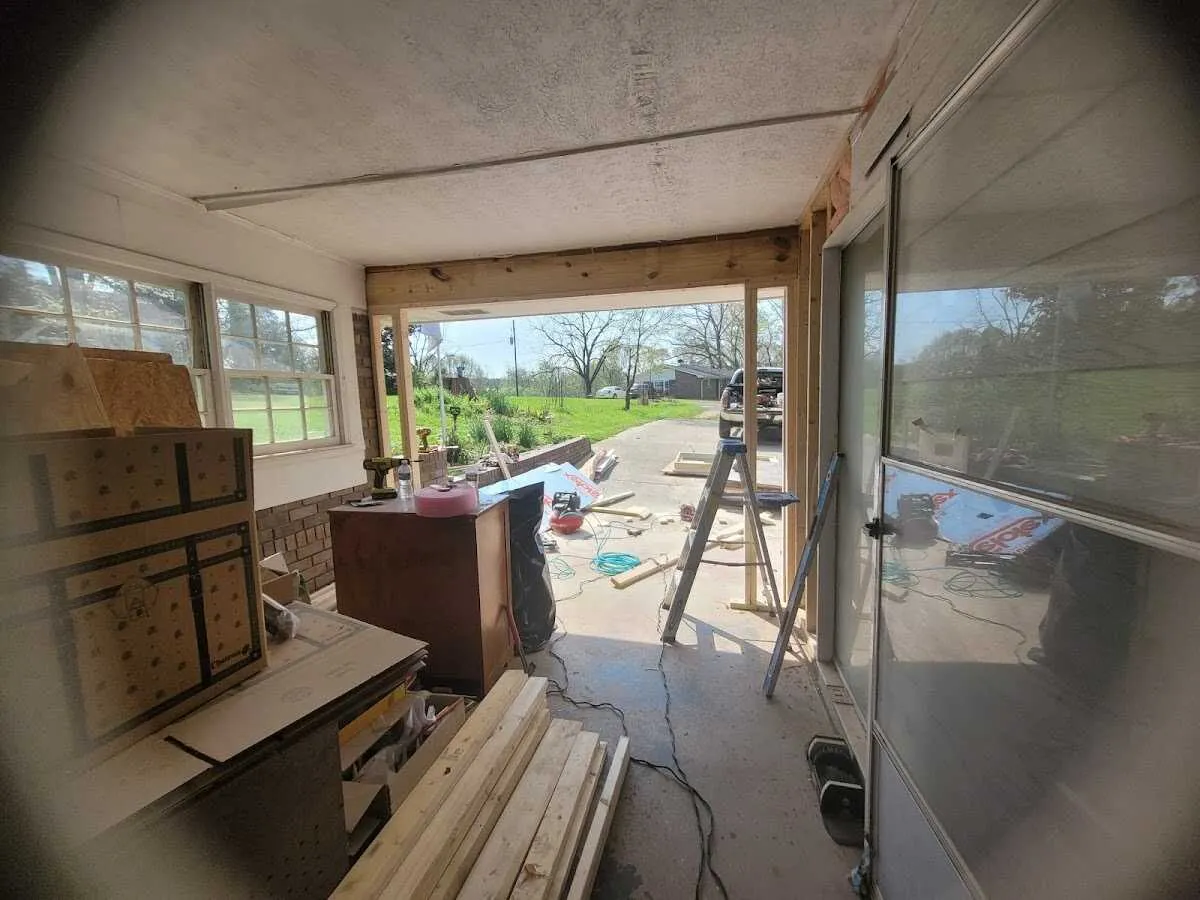 Air movers and dehumidifier for Water Mitigation Services in Lake Murray of Richland